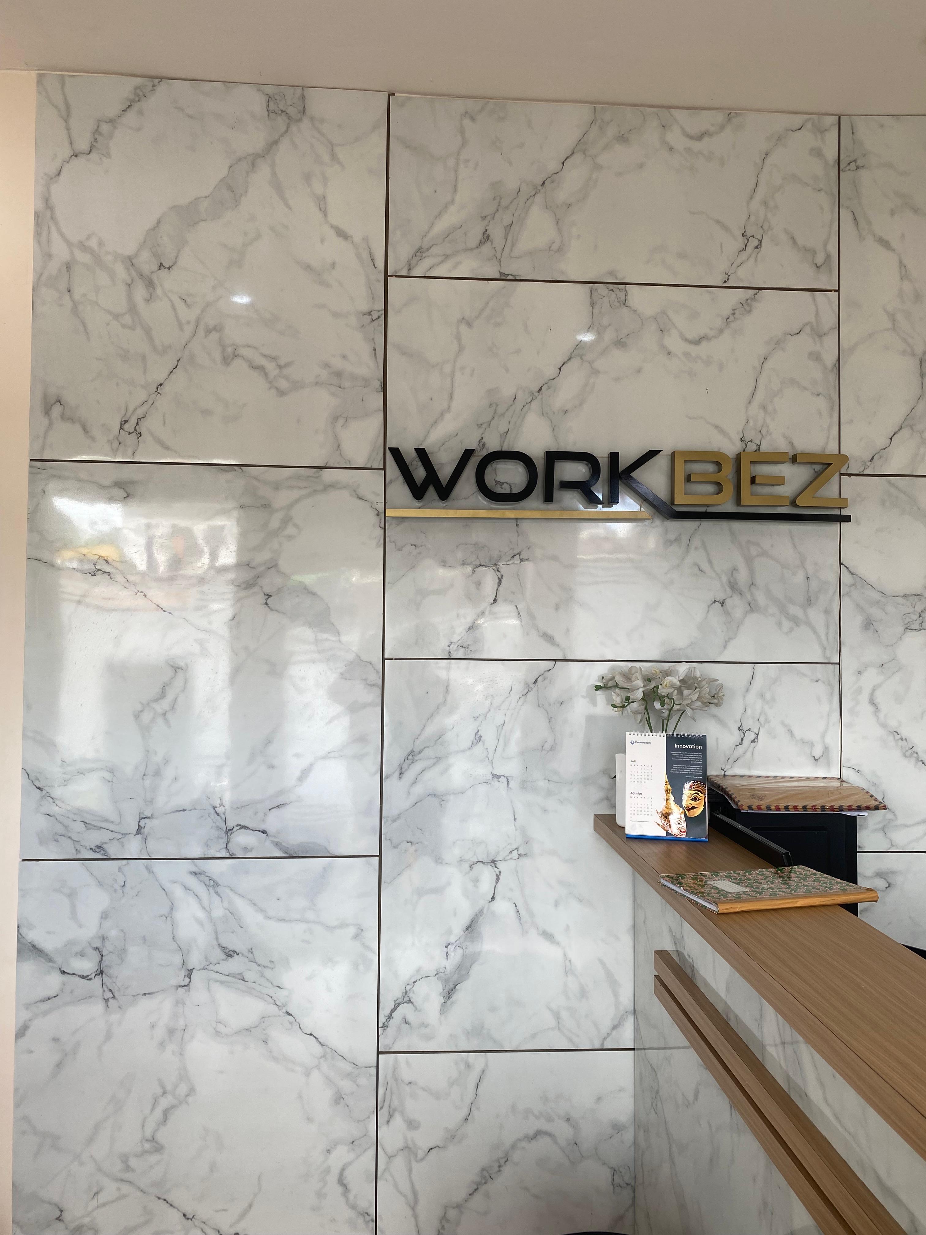 Sewa Kantor di Bali Receptionist